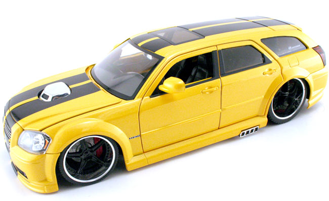 2006 Dodge Magnum R/T Hemi - Yellow w/ Black Stripes (DUB City) 1/18