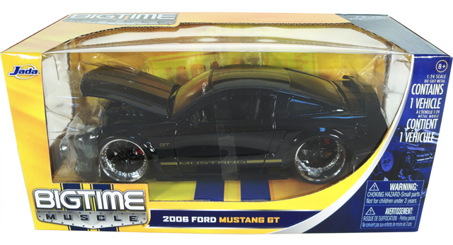 2006 Ford Mustang GT - Black w/ Gold Stripes (DUB City Bigtime Muscle) 1/24