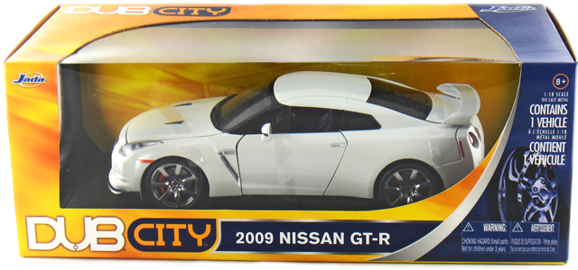 Nissan GT-R - Glossy White (DUB City) 1/18