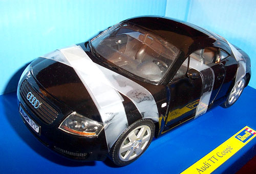 Audi TT Coupe  - Black (Revell) 1/18