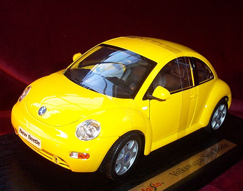 1999 Volkswagen New Beetle - Yellow (Maisto) 1/18