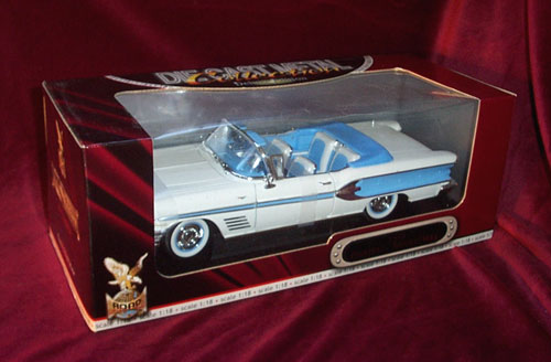 1958 Pontiac Bonneville - White (YatMing) 1/18