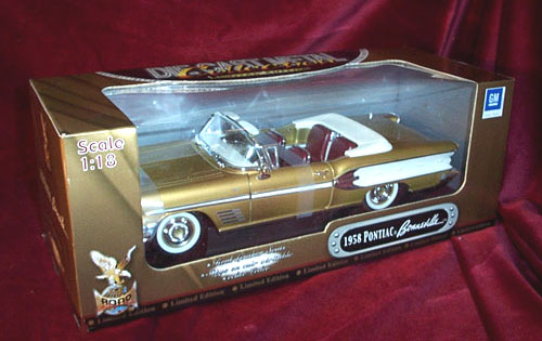1958 Pontiac Bonneville - Gold (YatMing) 1/18