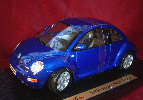 1999 Volkswagen New Beetle - Blue (Maisto) 1/18