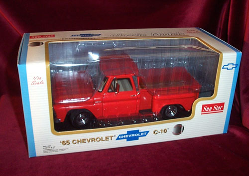 1965 Chevy C-10 Stepside Pickup Truck - Red (SunStar) 1/18
