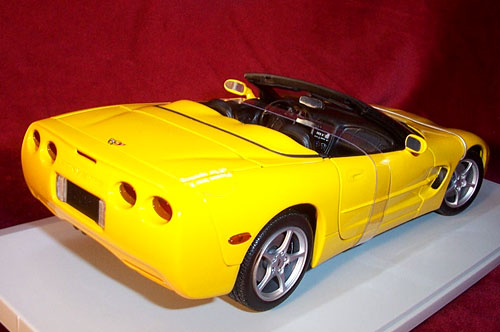 2000 Chevrolet Corvette C5 Convertible - Millenium Yellow (UT Models) 1/18