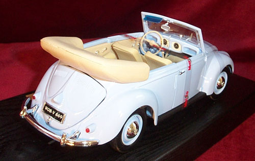 1951 Volkswagen Beetle Cabriolet - Blue (Maisto) 1/18