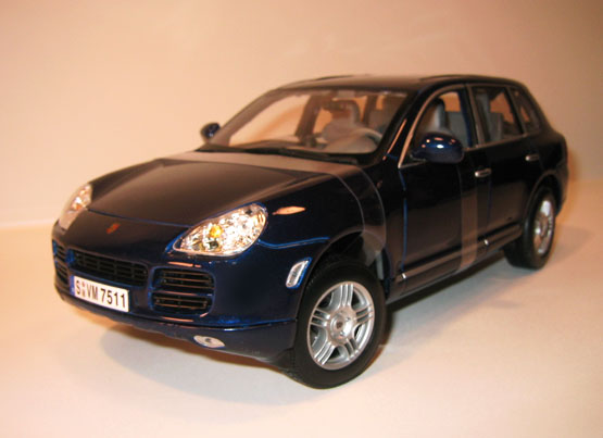 2003 Porsche Cayenne Turbo S - Metallic Blue (Maisto) 1/18