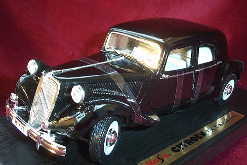 1952 Citroen 15CV 6 Cylinder Traction Avant (Maisto) 1/18