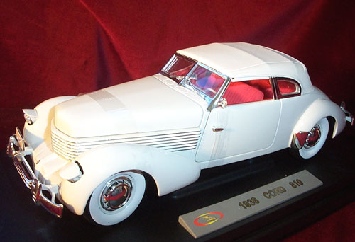 1936 Cord 810 - White (Signature Models) 1/18