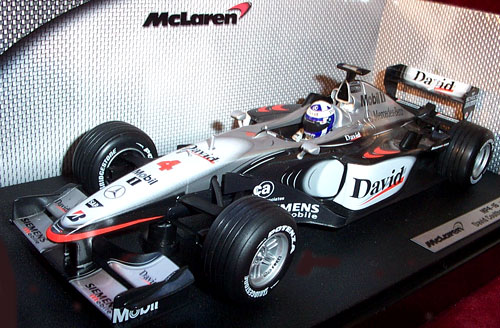 2001 McLaren MP4-16 - David Coulthard #4 (Hot Wheels) 1/18