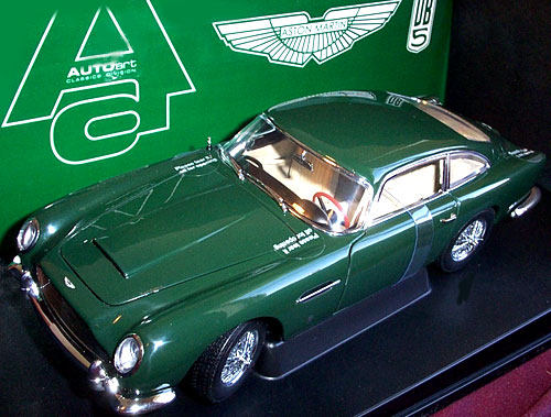 1964 Aston Martin DB5 - British Racing Green (AUTOart) 1/18