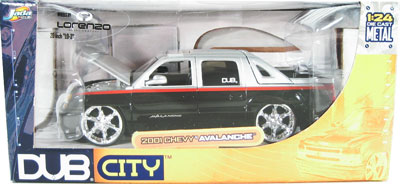 2001 Chevy Avalanche - Black w/ Silver (DUB City) 1/24