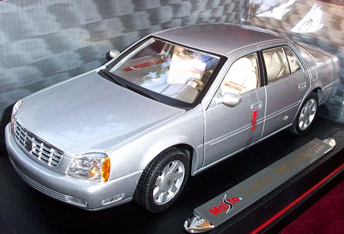 2000 Cadillac Deville DTS - Silver (Maisto) 1/18