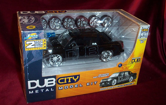 2001 Chevy Avalanche - Metal Model Kit - Black (DUB City) 1/24