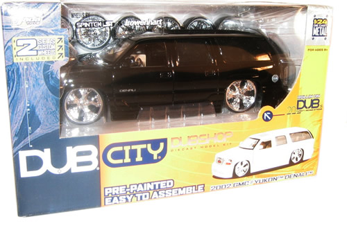 2002 GMC Yukon Denali Model Kit - Black (DUB City) 1/24