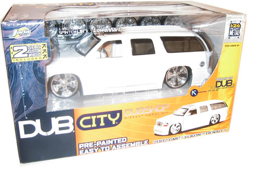 2002 GMC Yukon Denali Model Kit - White (DUB City) 1/24