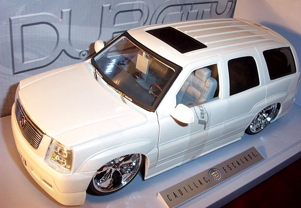 Cadillac Escalade - Pearl White w/ Spintek Stunners (DUB City) 1/18