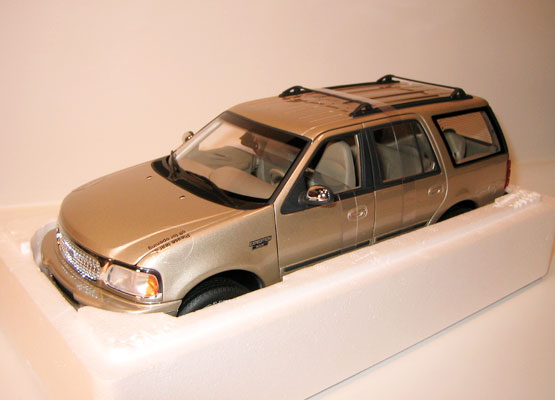 1998 Ford Expedition XLT - Metallic Gold (UT Models) 1/18