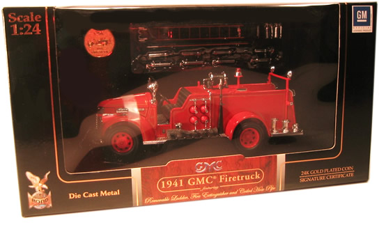 1941 GMC Fire Engine and Real Wooden Ladder (YatMing) 1/24