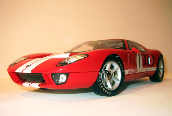 2004 Ford GT - Red w/ White (Beanstalk Group) 1/18