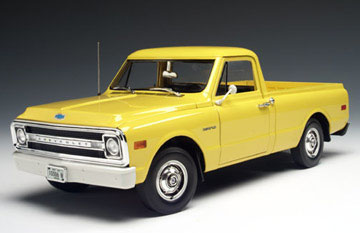 1969 Chevrolet C10 350 V-8 Shortbox Pickup Truck - Yellow (Highway 61) 1/18