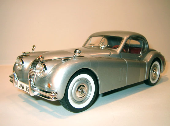 1949 Jaguar XK120 - Silver (Signature) 1/18