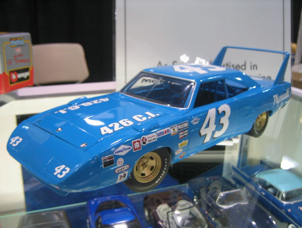 1970 Plymouth Superbird - #43 Richard Petty (MIC) 1/18