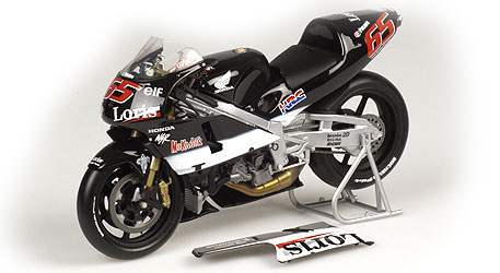 2001 Honda NSR 500 - West Honda Pons #65 - Loris Capirossi - 500cc GP (Minichamps) 1/12