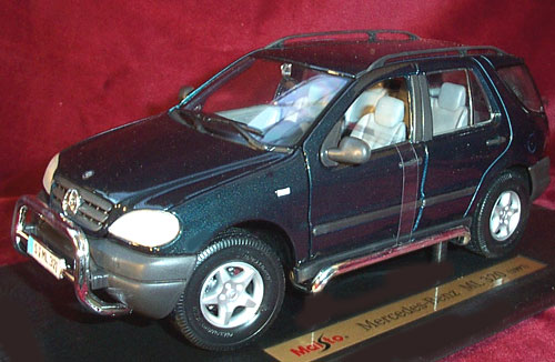 1997 Mercedes-Benz ML320 - Blue Metallic (Maisto) 1/18