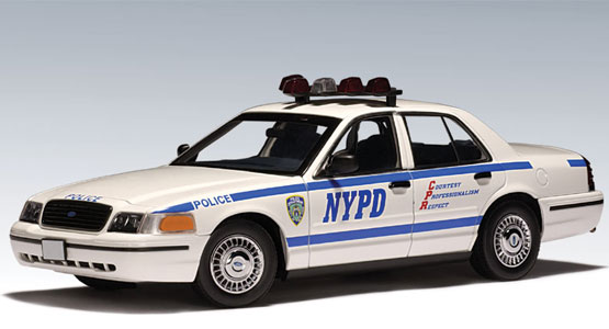 1999 Ford Crown Victoria - NYPD Police Intercepter (AUTOart) 1/18