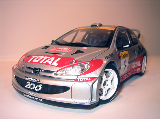 2001 Peugeot 206 WRC #1 - Marcus Gronholm (AUTOart) 1/18