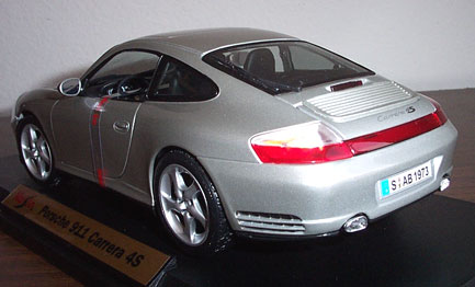 Porsche 911 Carrera 4S - Silver (Maisto) 1/18