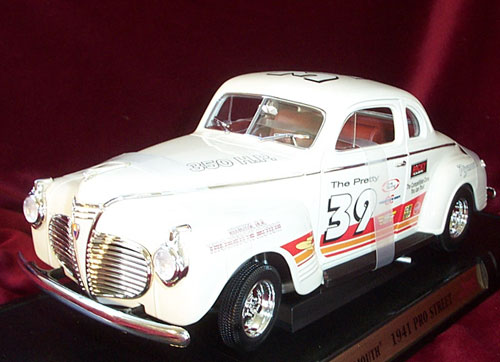 1941 Plymouth Pro Street - White #39 (YatMing) 1/18