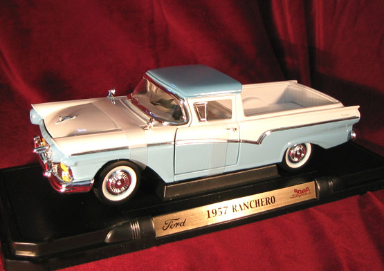 1957 Ford Ranchero - Light Blue (YatMing) 1/18