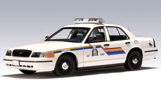 1999 Ford Crown Victoria - RCMP Police Intercepter (AUTOart) 1/18