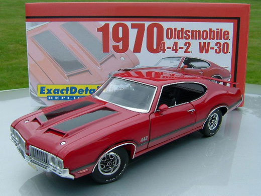 1970 Olds 4-4-2 W-30  - Matador Red w/ Black Stripe - 1 of 750 (Lane Exact Detail) 1/18