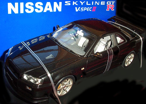 Nissan Skyline R34 GTR V-SPEC II - Black Pearl (AUTOart) 1/18