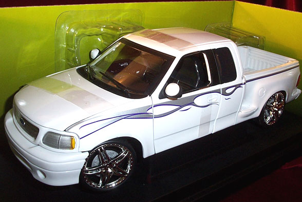 2000 Ford F-150 Pickup "Slammed" (Ertl) 1/18