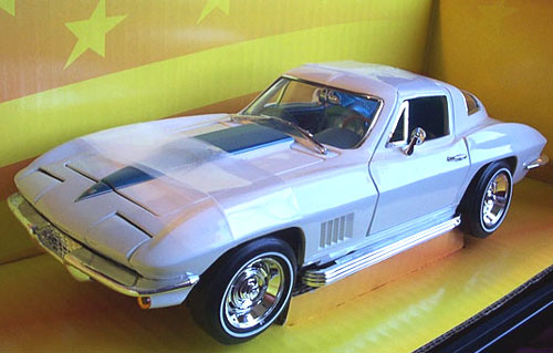 1967 Chevrolet Corvette Stingray - White (Ertl) 1/18