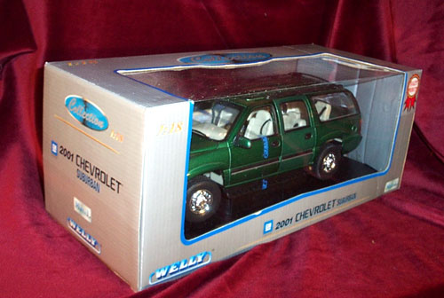 2001 Chevy Suburban Green Welly Diecast Car Scale Model