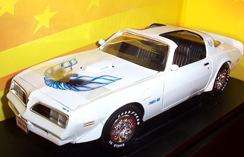 1977 Pontiac Trans Am 6.6 - White (Ertl) 1/18