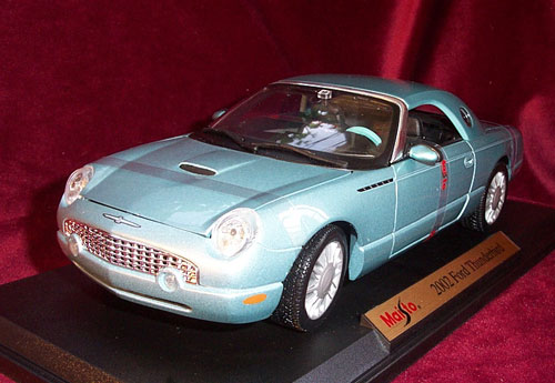 2002 Ford Thunderbird - Blue (Maisto) 1/18