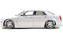 2005 Chrysler 300C Hemi - White (Maisto Playerz) 1/18