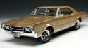 1967 Olds Cutlass 4-4-2 W-30 - Gold Metallic (Highway 61) 1/18