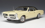 1966 Pontiac GTO - Candlelight Cream w/ Black Top (Highway 61) 1/18