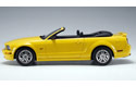 [ 2006 Ford Mustang GT Convertible - Screaming Yellow (AUTOart) 1/18 ]