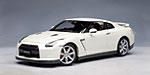 NISSAN GT-R (R35) - WHITE PEARL (AUTOart) 1/18