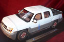 2002 Chevy Avalanche - White (Welly) 1/18