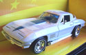 1967 Chevrolet Corvette Stingray - White (Ertl) 1/18